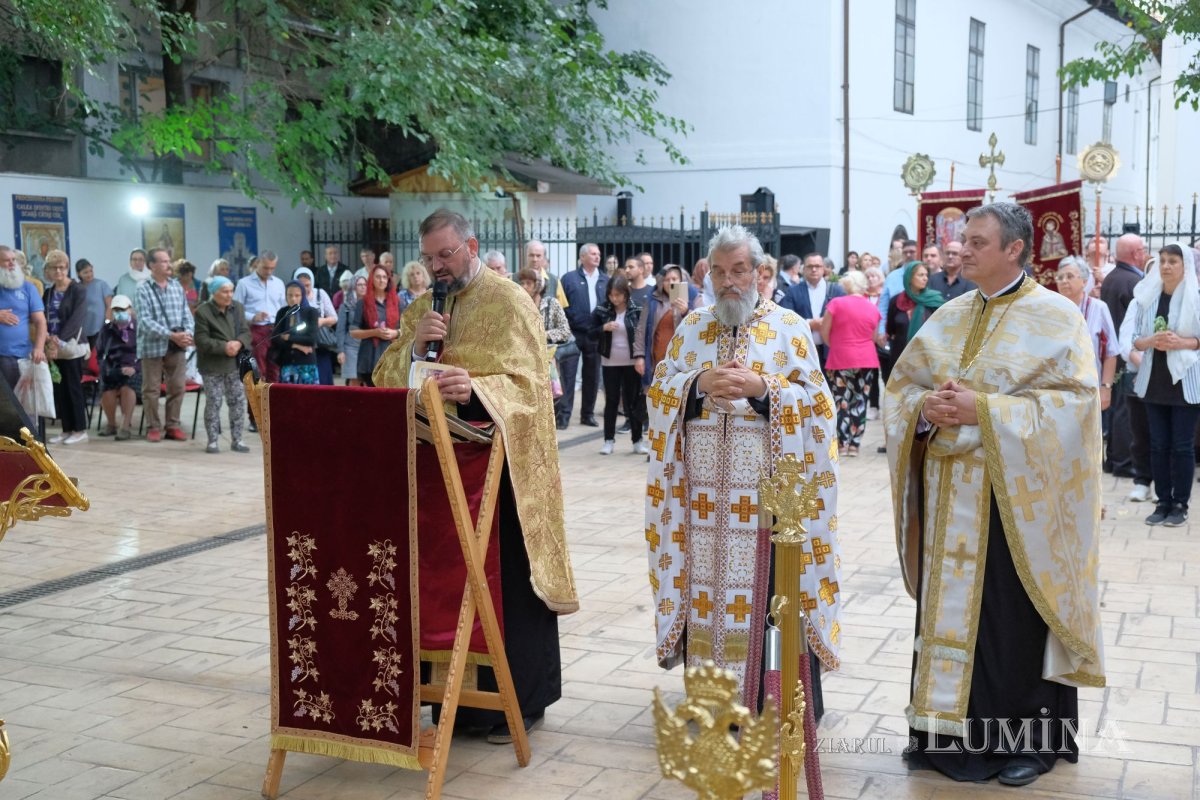 Procesiunea „Calea Sfintei Cruci, scară către Cer”, la Biserica „Sfântul Vasile cel Mare” de pe Calea Victoriei 226201