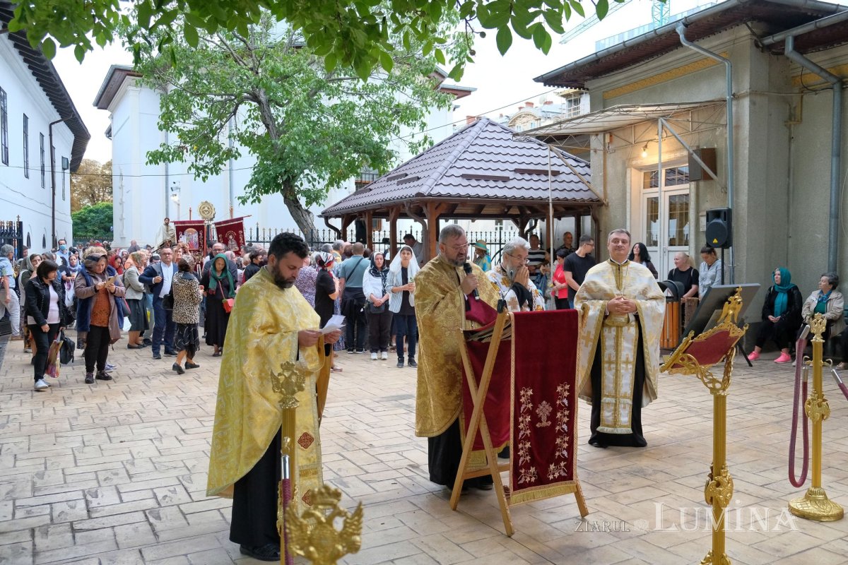 Procesiunea „Calea Sfintei Cruci, scară către Cer”, la Biserica „Sfântul Vasile cel Mare” de pe Calea Victoriei 226202