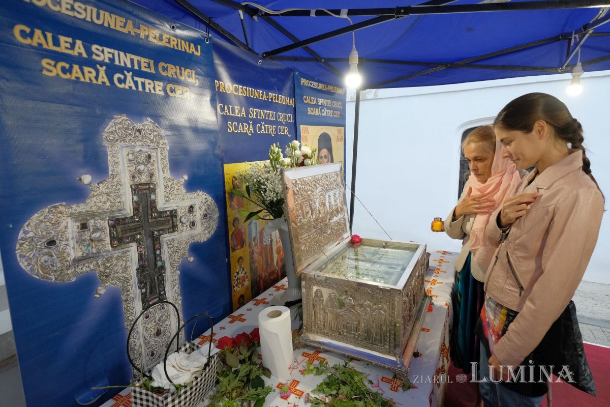 Procesiunea „Calea Sfintei Cruci, scară către Cer”, la Biserica „Sfântul Vasile cel Mare” de pe Calea Victoriei 226206