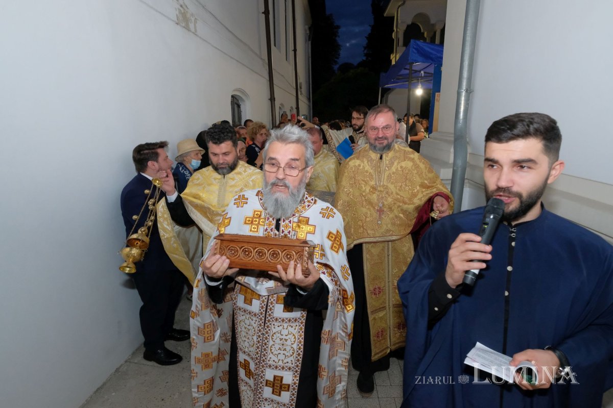 Procesiunea „Calea Sfintei Cruci, scară către Cer”, la Biserica „Sfântul Vasile cel Mare” de pe Calea Victoriei 226211