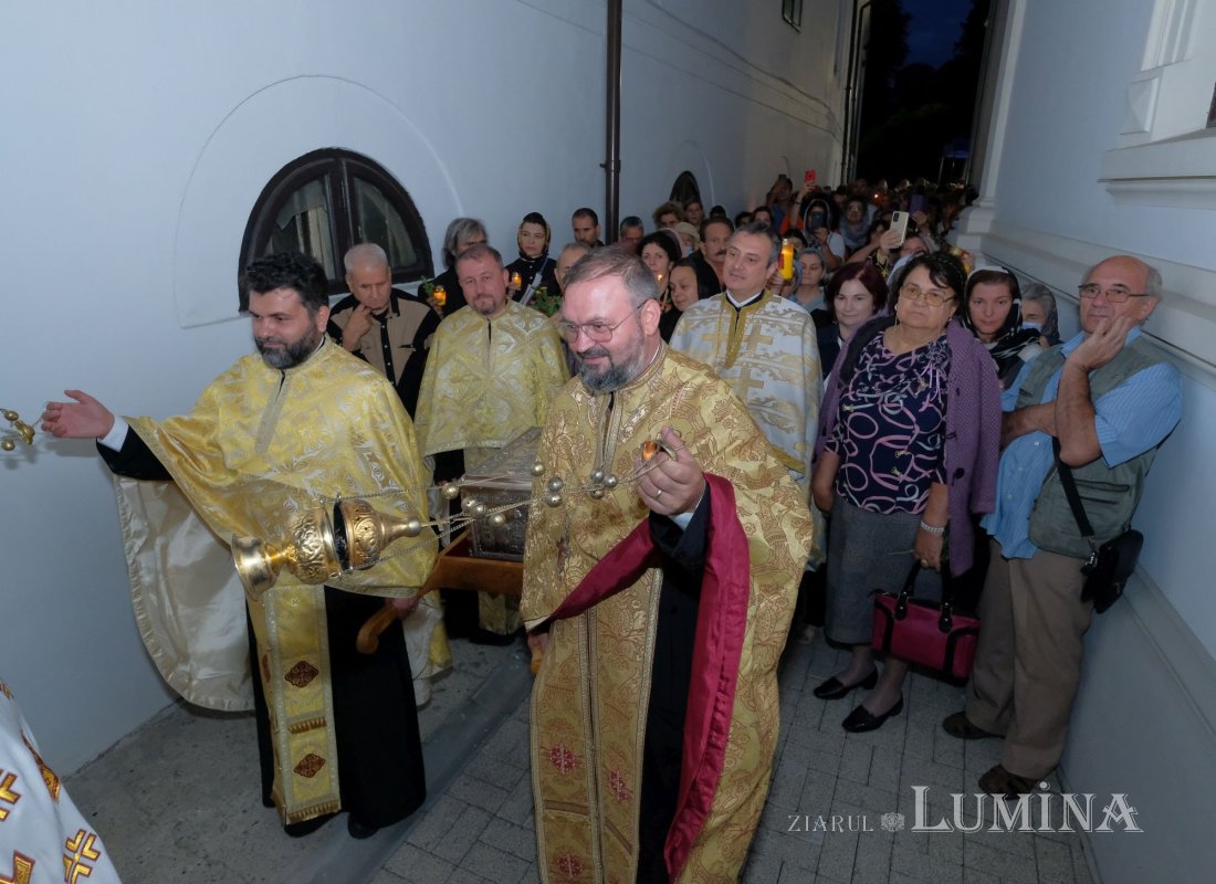 Procesiunea „Calea Sfintei Cruci, scară către Cer”, la Biserica „Sfântul Vasile cel Mare” de pe Calea Victoriei 226214