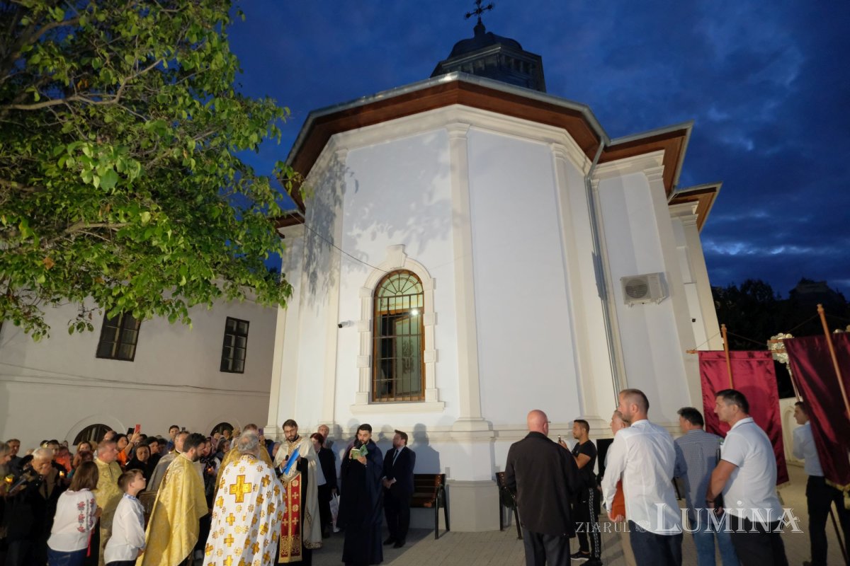 Procesiunea „Calea Sfintei Cruci, scară către Cer”, la Biserica „Sfântul Vasile cel Mare” de pe Calea Victoriei 226218