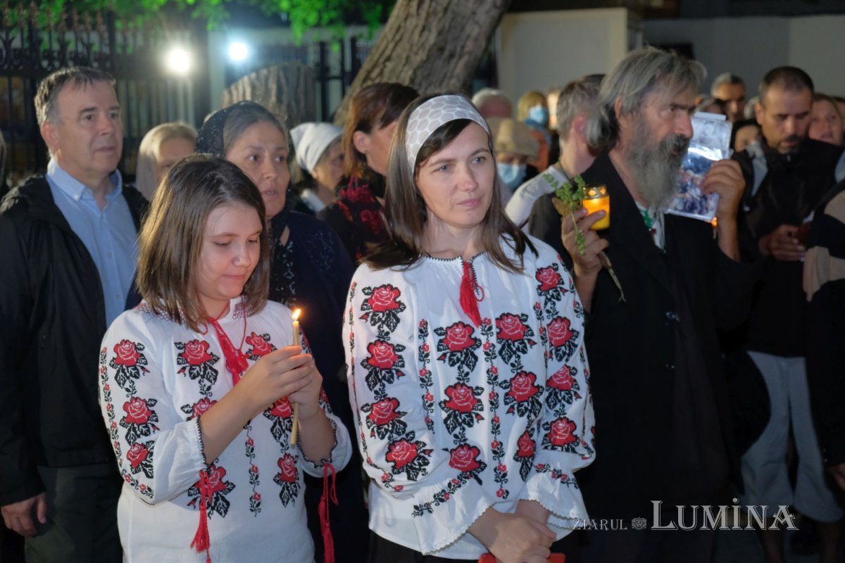Procesiunea „Calea Sfintei Cruci, scară către Cer”, la Biserica „Sfântul Vasile cel Mare” de pe Calea Victoriei 226220