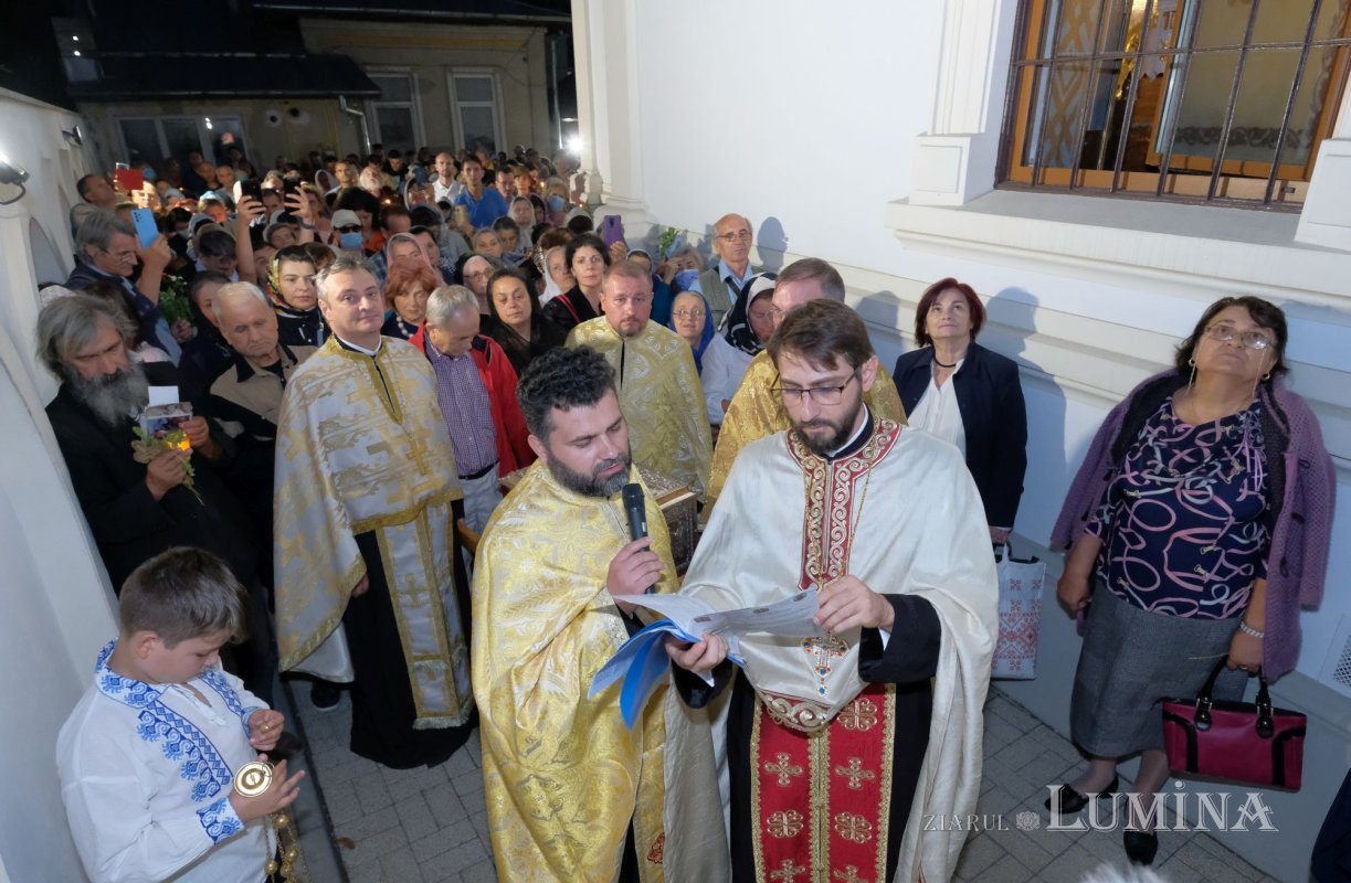 Procesiunea „Calea Sfintei Cruci, scară către Cer”, la Biserica „Sfântul Vasile cel Mare” de pe Calea Victoriei 226225