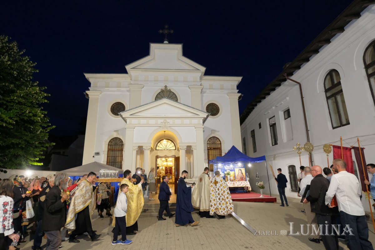 Procesiunea „Calea Sfintei Cruci, scară către Cer”, la Biserica „Sfântul Vasile cel Mare” de pe Calea Victoriei 226226
