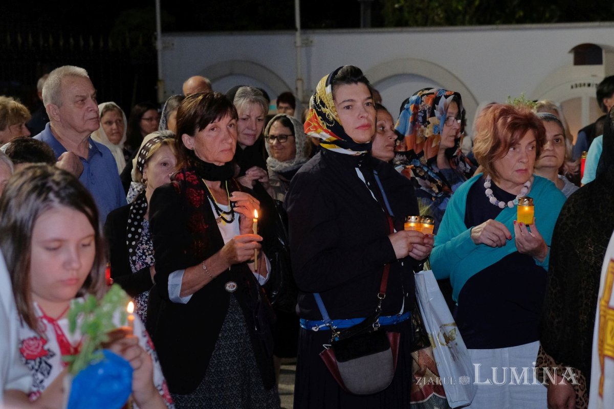 Procesiunea „Calea Sfintei Cruci, scară către Cer”, la Biserica „Sfântul Vasile cel Mare” de pe Calea Victoriei 226231