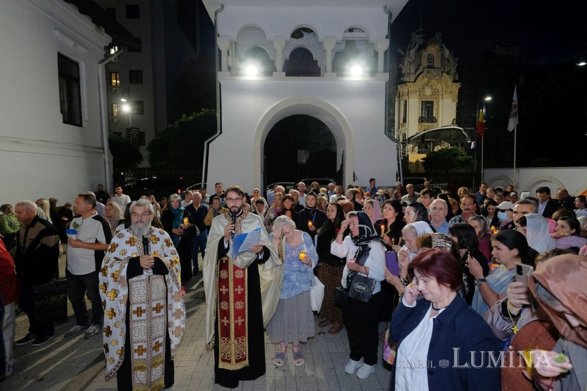 Procesiunea „Calea Sfintei Cruci, scară către Cer”, la Biserica „Sfântul Vasile cel Mare” de pe Calea Victoriei 226232