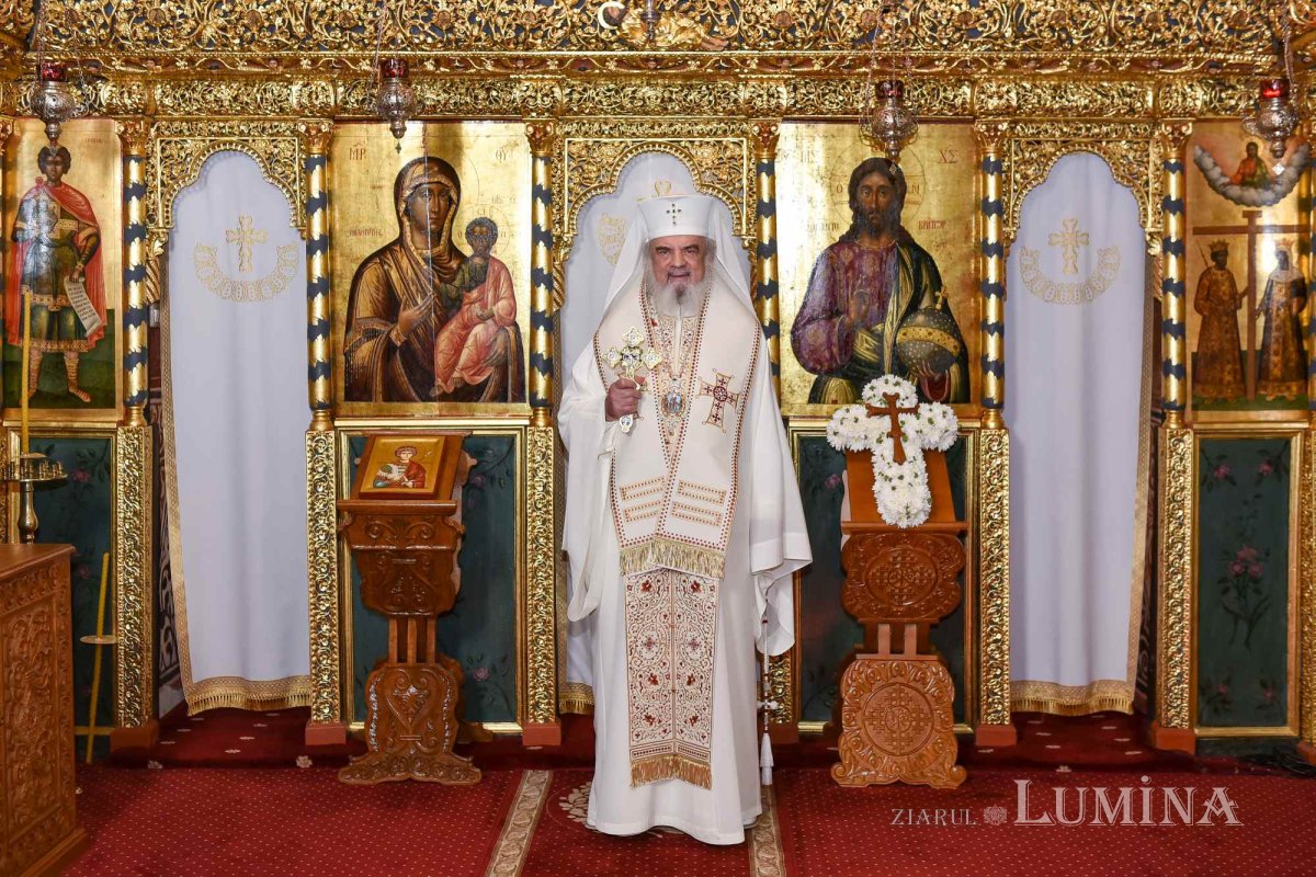 „Hristos Domnul prin Cruce a schimbat suferința în biruință” 226318