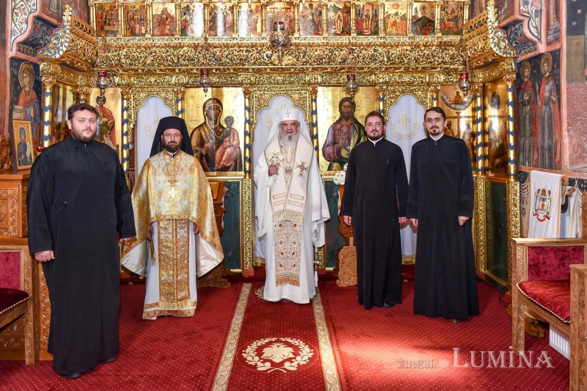 „Hristos Domnul prin Cruce a schimbat suferința în biruință” 226320