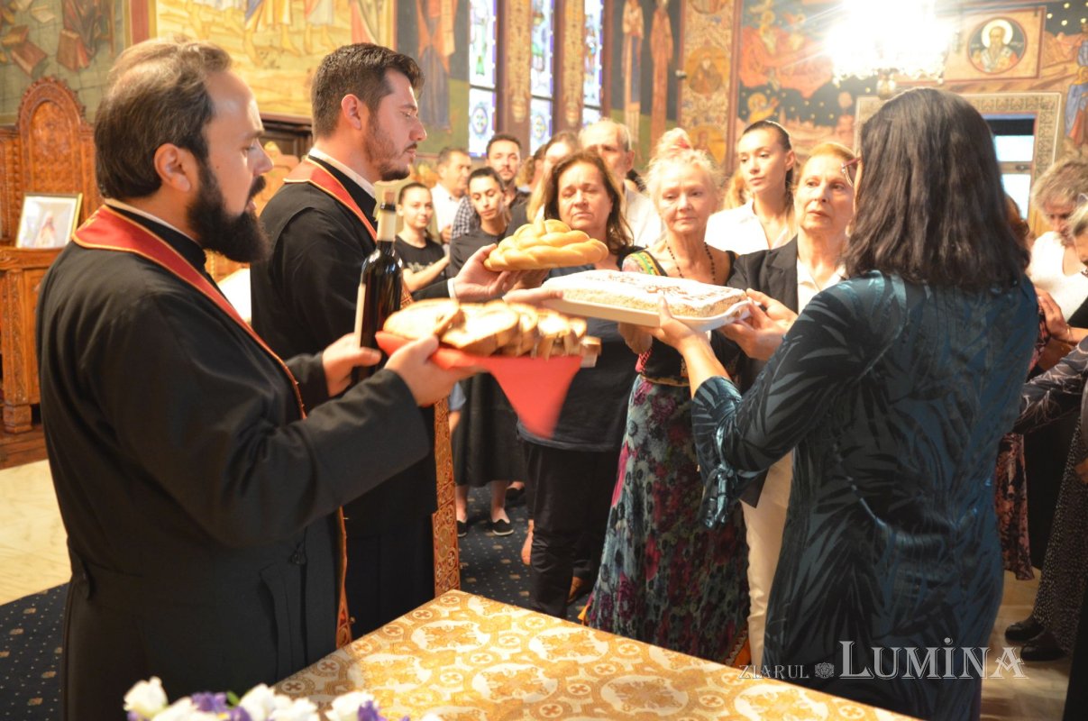 Artist plastic comemorat în Parohia Cotroceni-Răzoare din București 226593