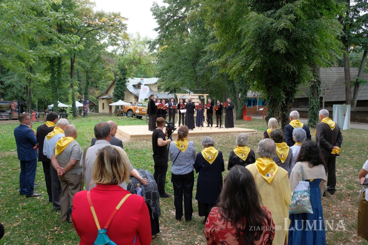 Procesiune cu moaștele Sfântului Eustație la Muzeul Național al Satului 226683