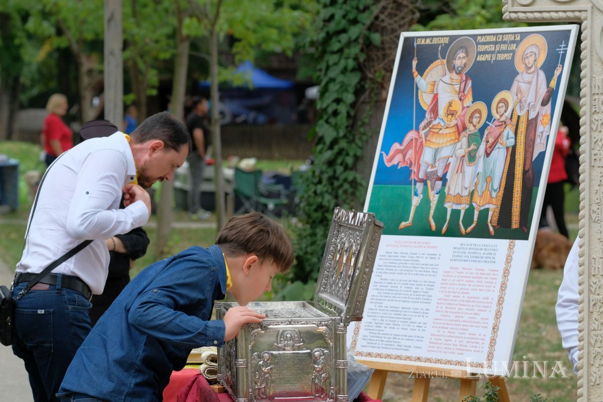 Procesiune cu moaștele Sfântului Eustație la Muzeul Național al Satului 226698