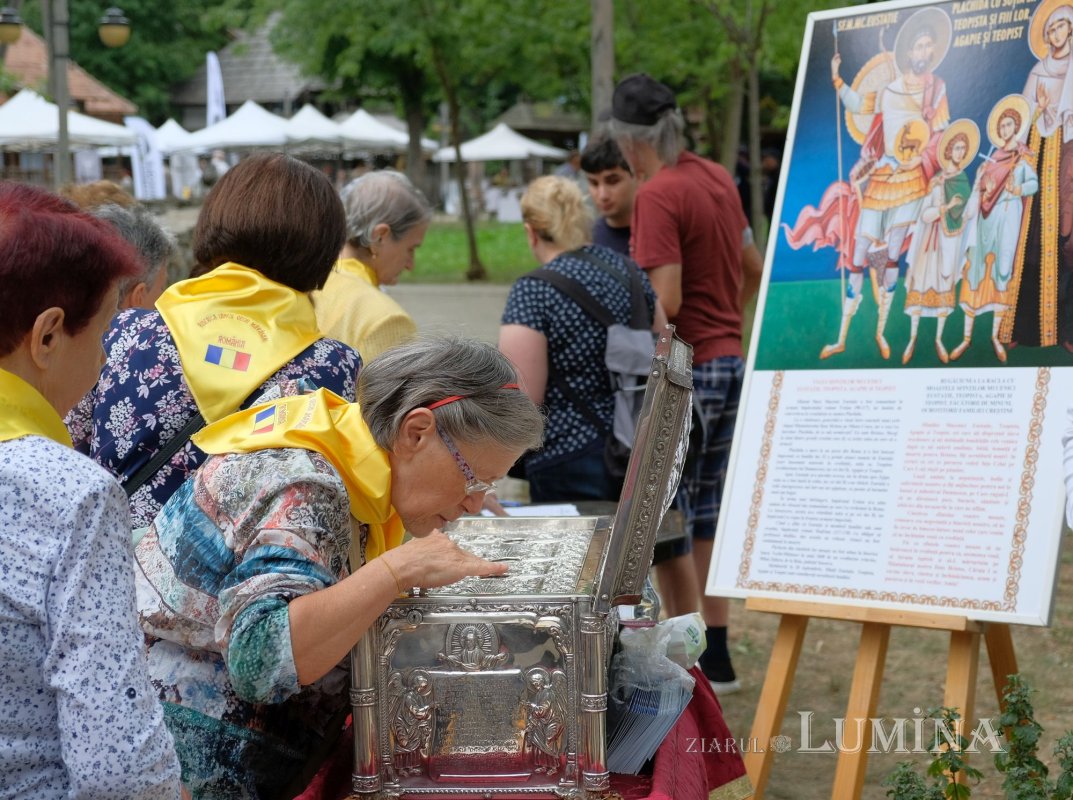 Procesiune cu moaștele Sfântului Eustație la Muzeul Național al Satului 226703