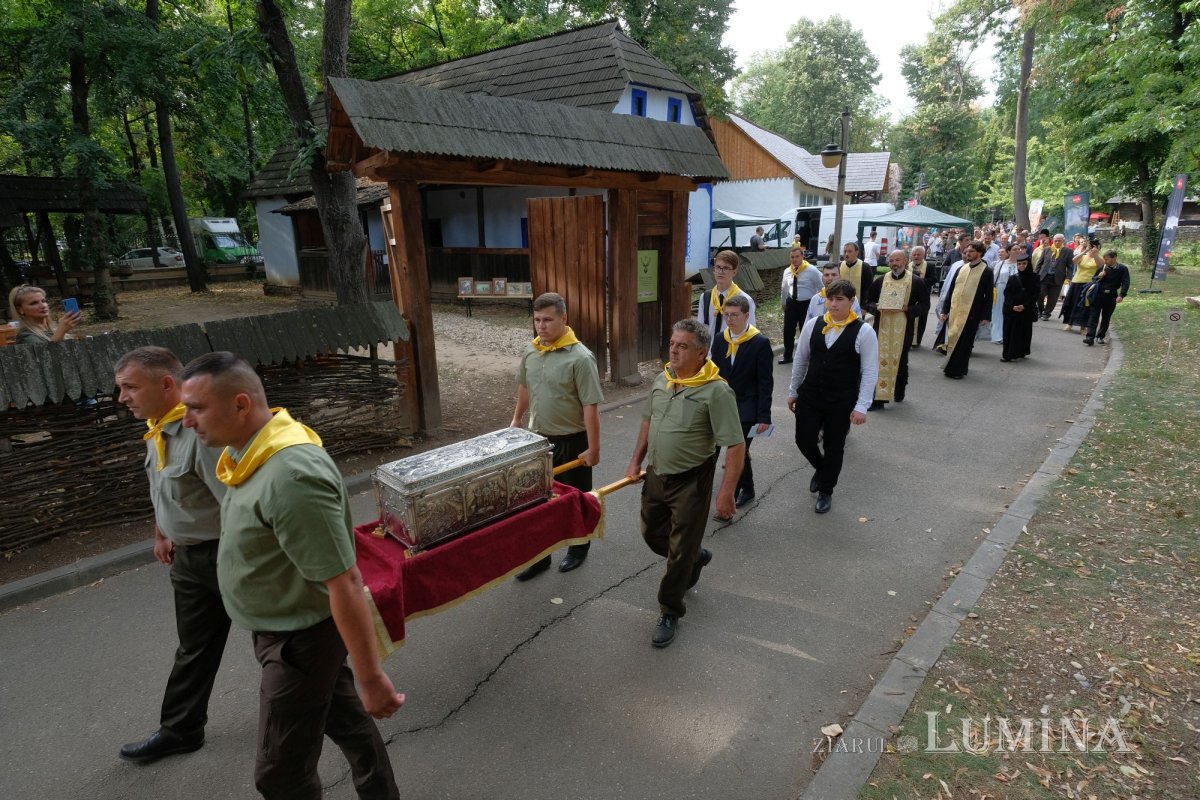 Procesiune cu moaștele Sfântului Eustație la Muzeul Național al Satului 226717