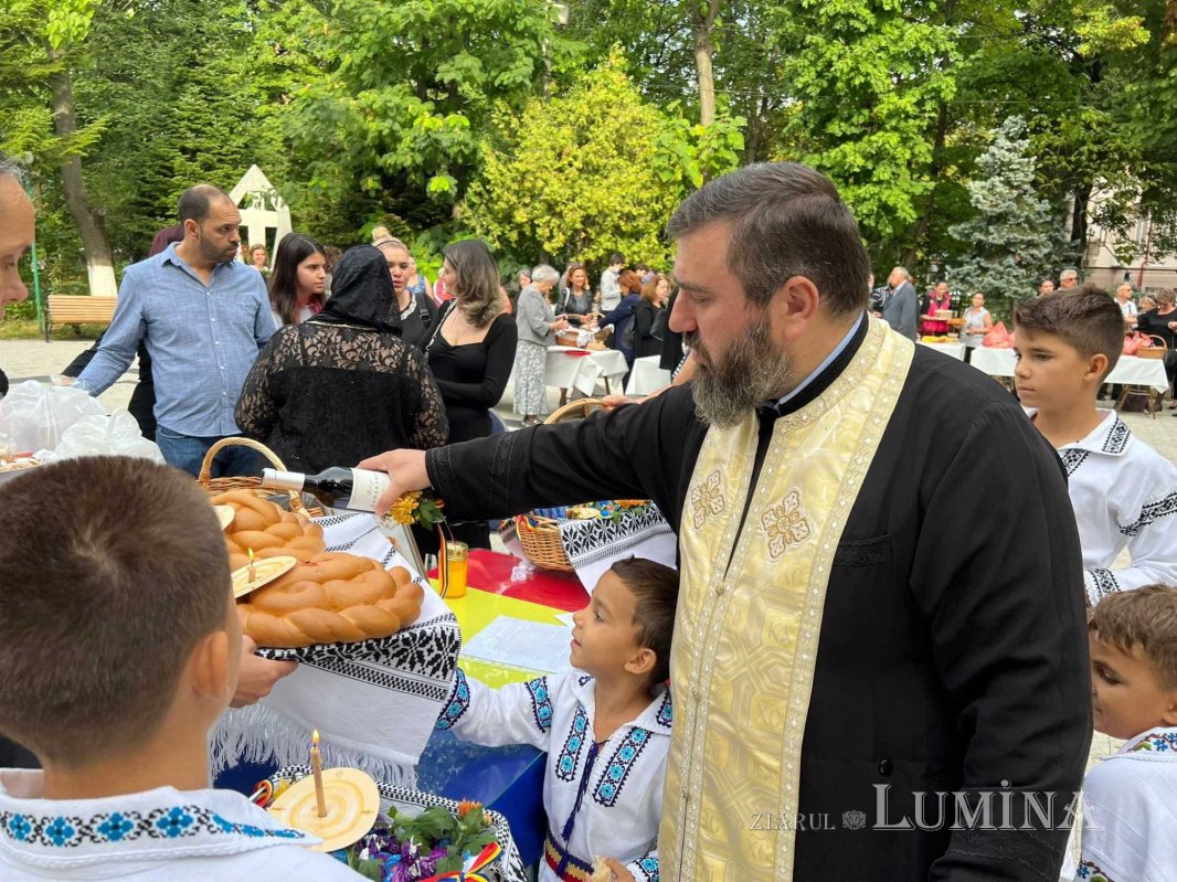 Pomenirea părinților Sfântului Dionisie Erhan la o biserică din București 226763
