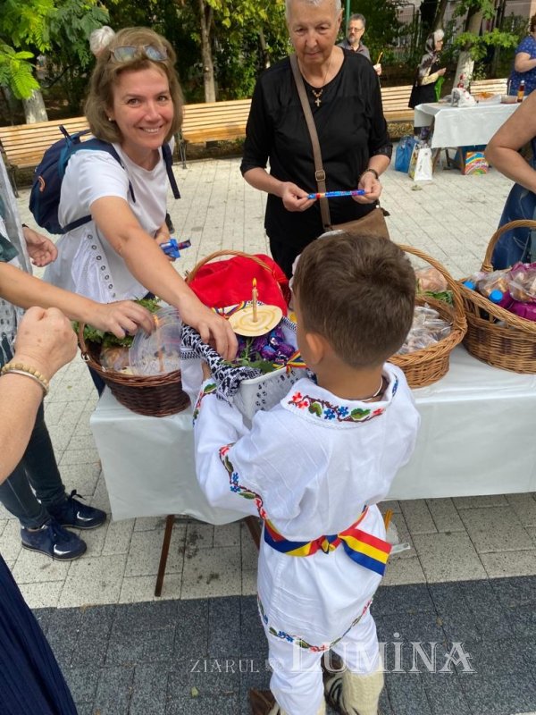 Pomenirea părinților Sfântului Dionisie Erhan la o biserică din București 226764