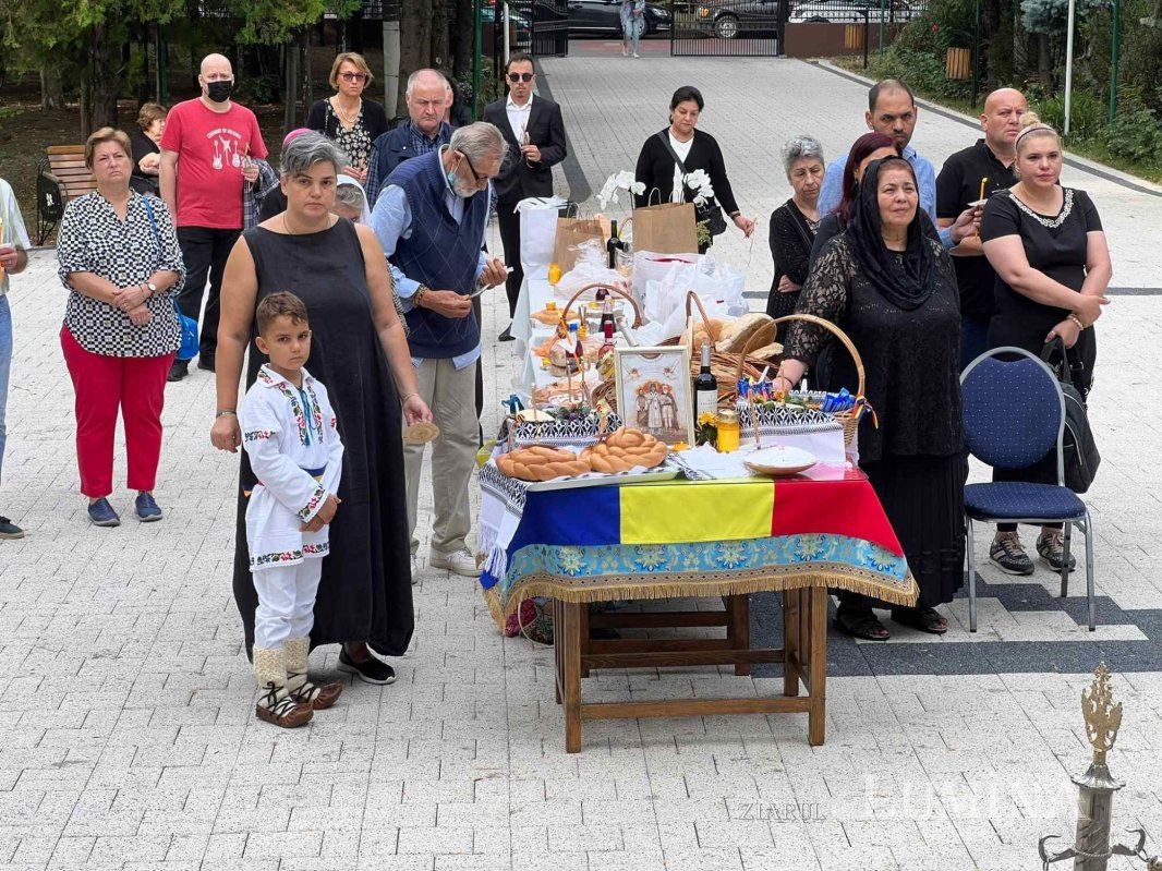 Pomenirea părinților Sfântului Dionisie Erhan la o biserică din București 226765