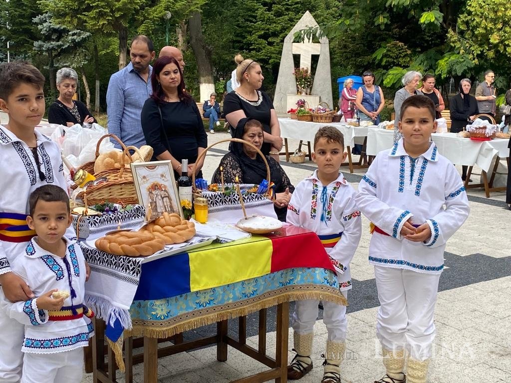 Pomenirea părinților Sfântului Dionisie Erhan la o biserică din București 226766