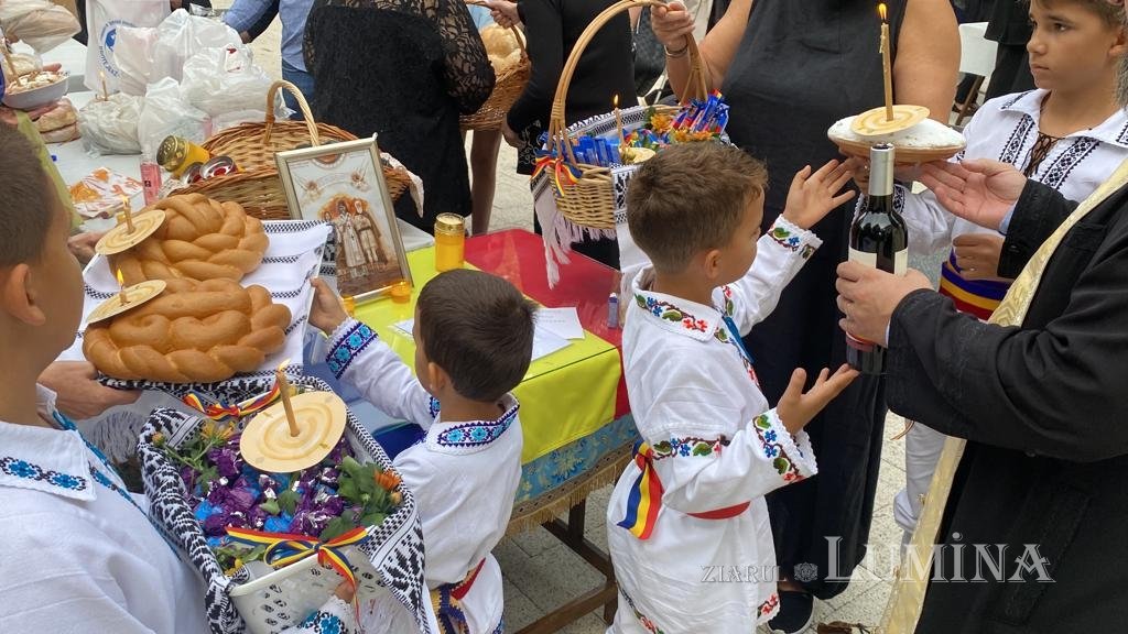 Pomenirea părinților Sfântului Dionisie Erhan la o biserică din București 226767