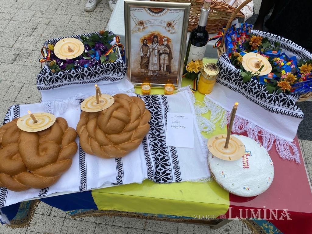 Pomenirea părinților Sfântului Dionisie Erhan la o biserică din București 226769