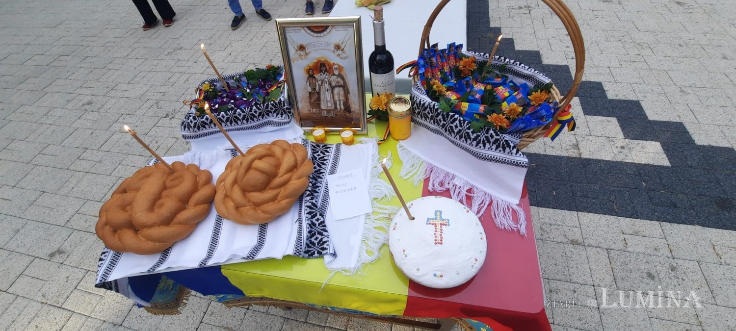 Pomenirea părinților Sfântului Dionisie Erhan la o biserică din București 226788