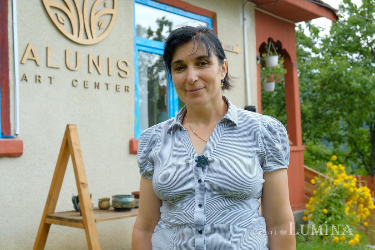 Secole de slujire vegheate de colți de piatră 226866