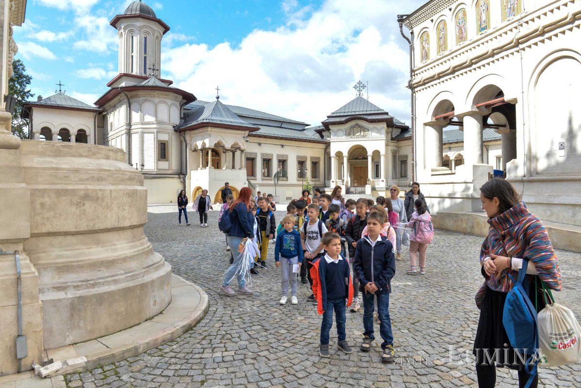 Vizită tematică despre „drumul cărții” pe Colina Patriarhiei 227260