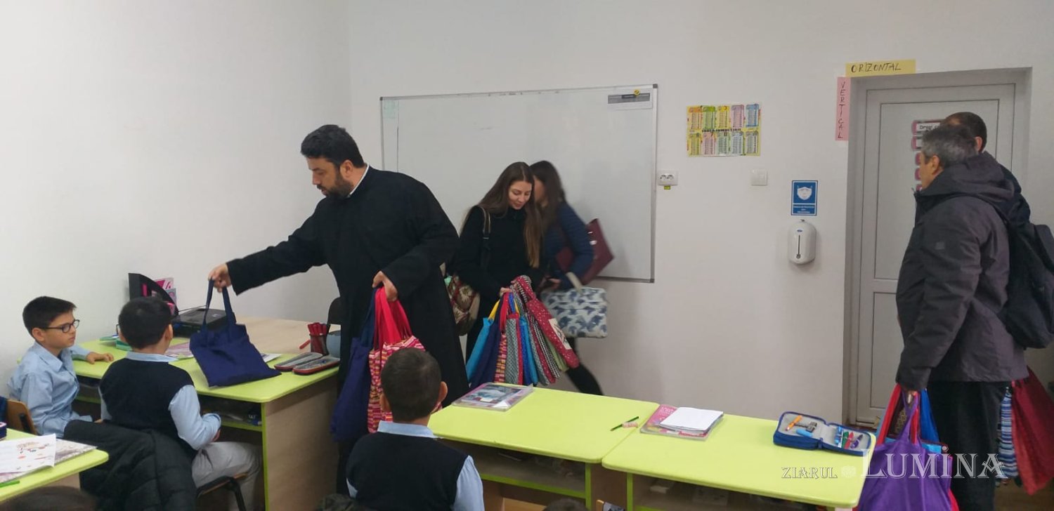 Peste 500 de elevi din Arhiepiscopia Sibiului au primit rechizite 227501