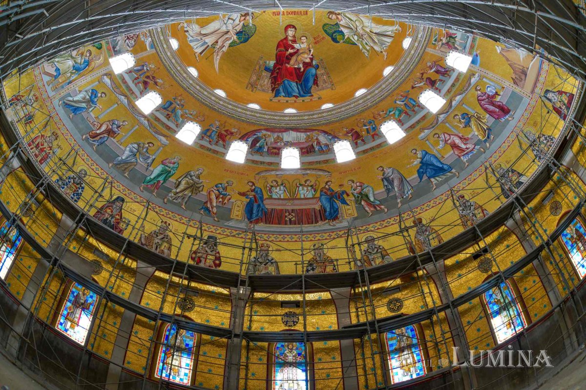 Catedrala Mântuirii Neamului la început de toamnă  227696