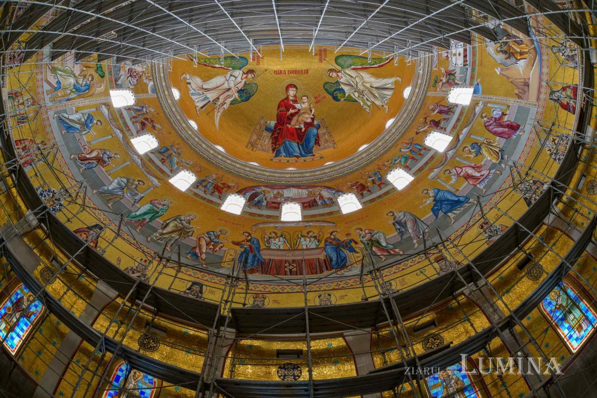 Catedrala Mântuirii Neamului la început de toamnă  227697