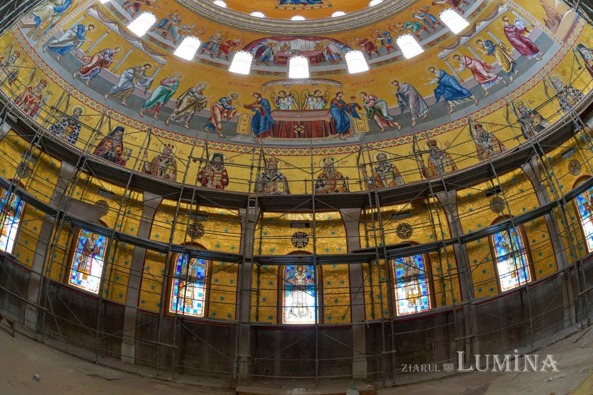 Catedrala Mântuirii Neamului la început de toamnă  227698