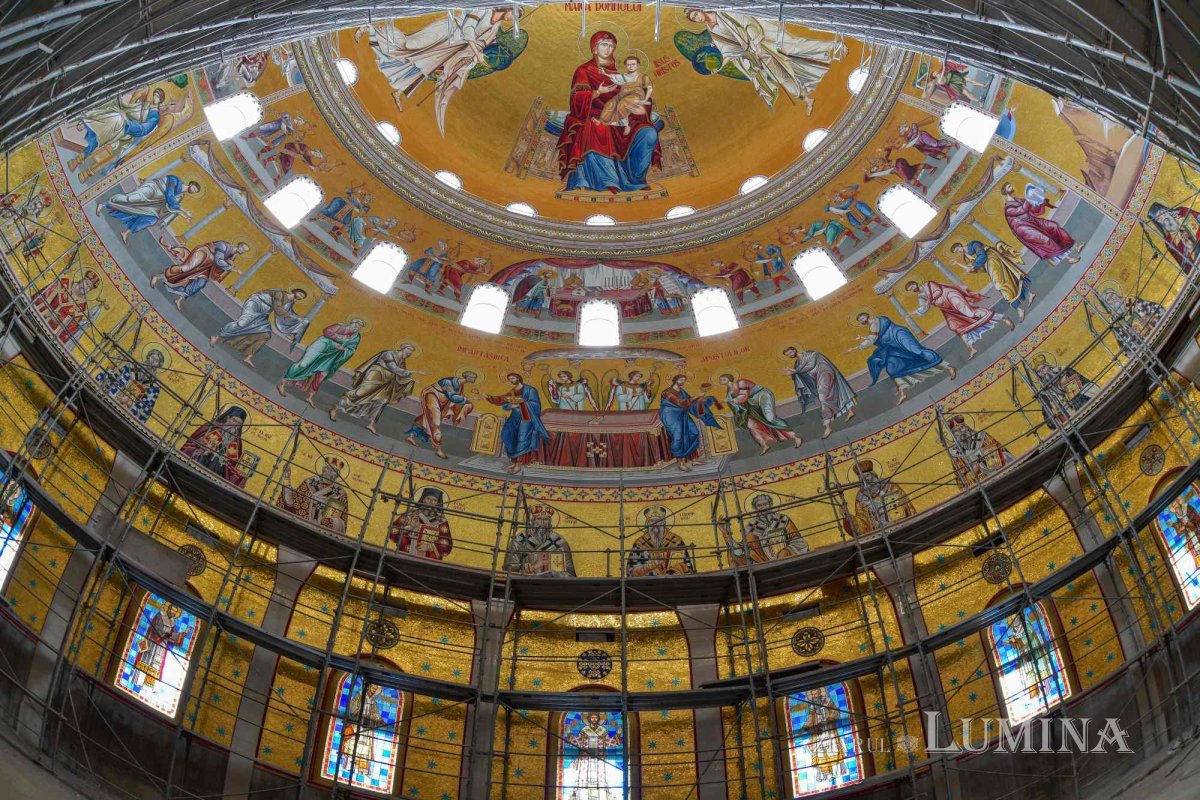 Catedrala Mântuirii Neamului la început de toamnă  227699