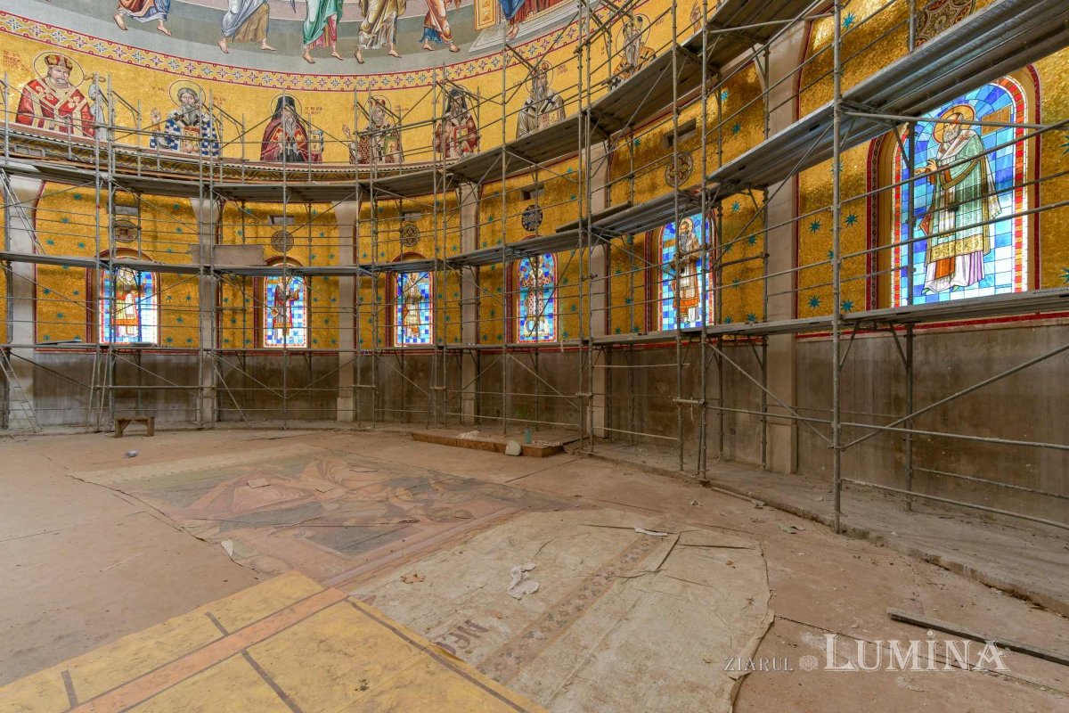 Catedrala Mântuirii Neamului la început de toamnă  227700