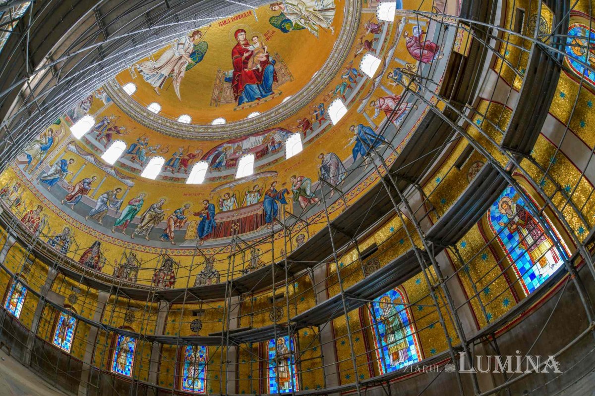 Catedrala Mântuirii Neamului la început de toamnă  227701