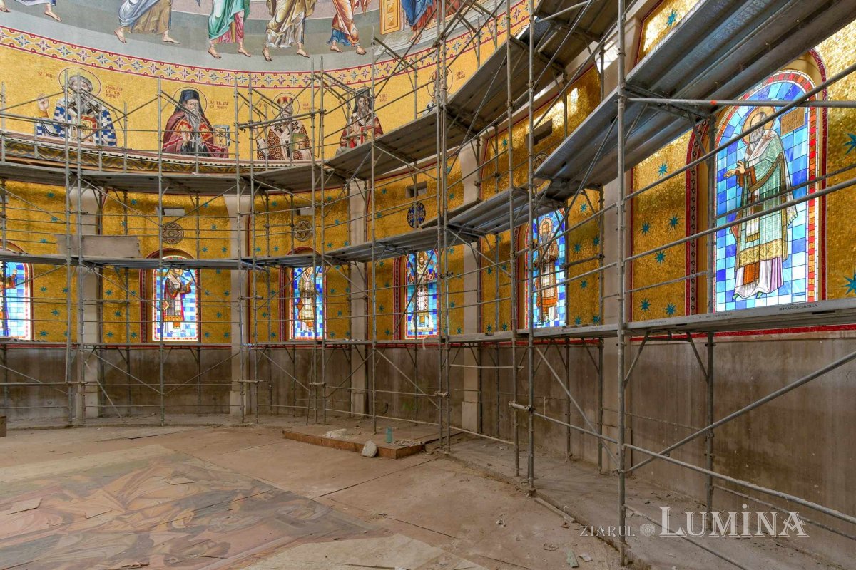 Catedrala Mântuirii Neamului la început de toamnă  227702