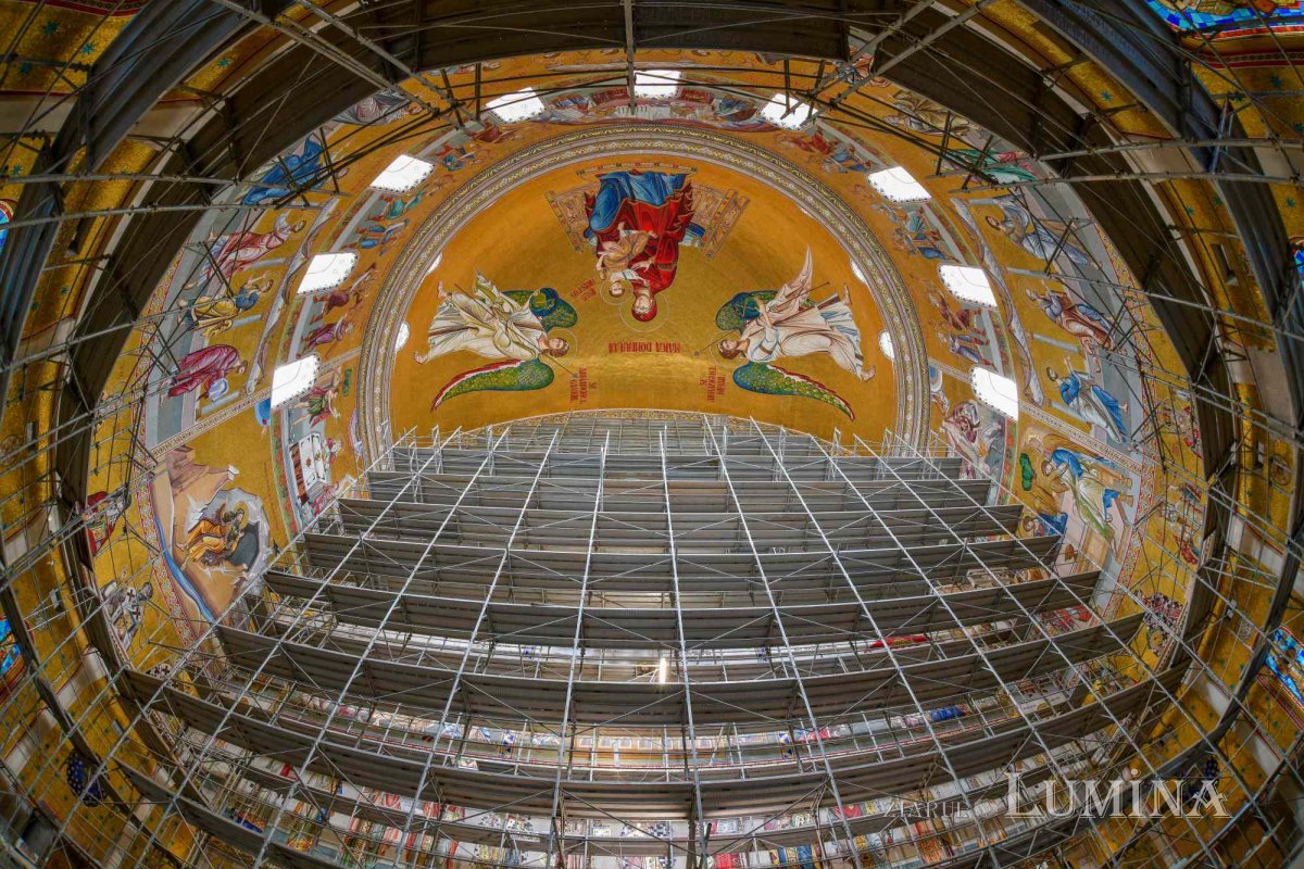 Catedrala Mântuirii Neamului la început de toamnă  227703