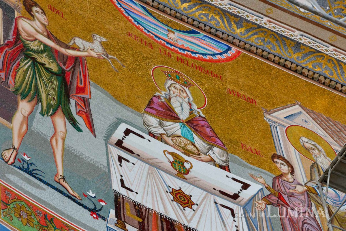 Catedrala Mântuirii Neamului la început de toamnă  227705