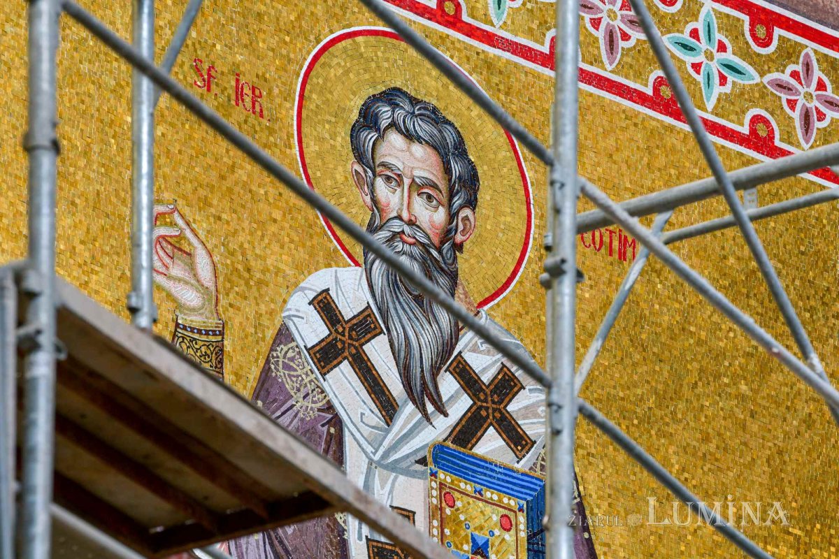 Catedrala Mântuirii Neamului la început de toamnă  227706