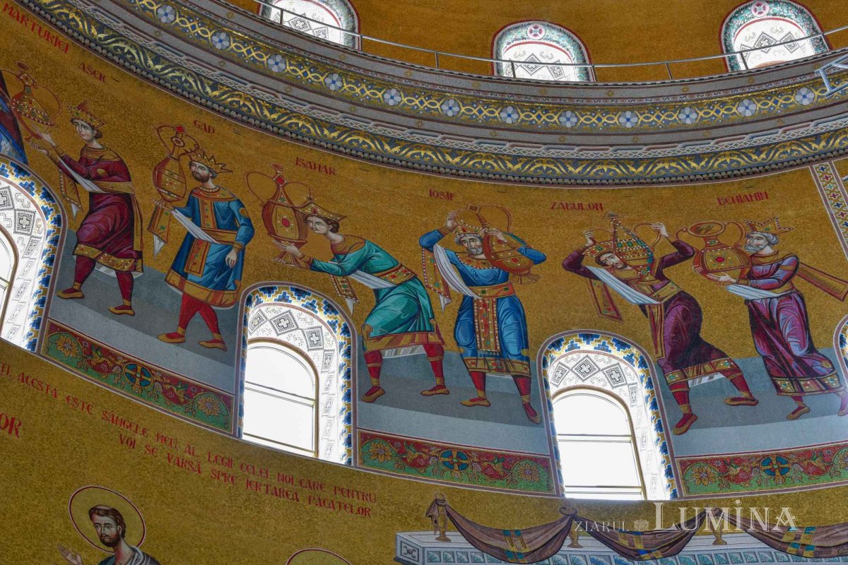 Catedrala Mântuirii Neamului la început de toamnă  227714