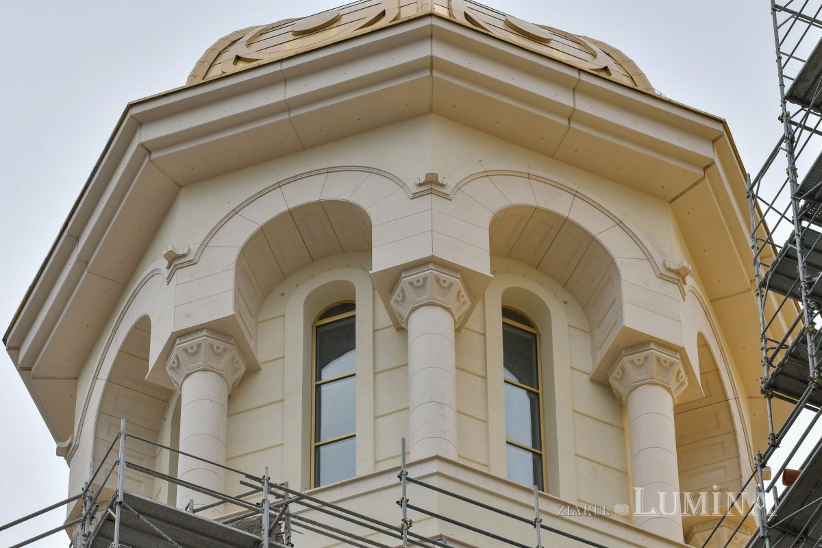 Catedrala Mântuirii Neamului la început de toamnă  227733