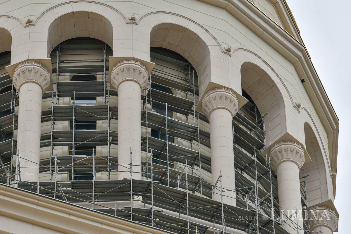 Catedrala Mântuirii Neamului la început de toamnă  227735