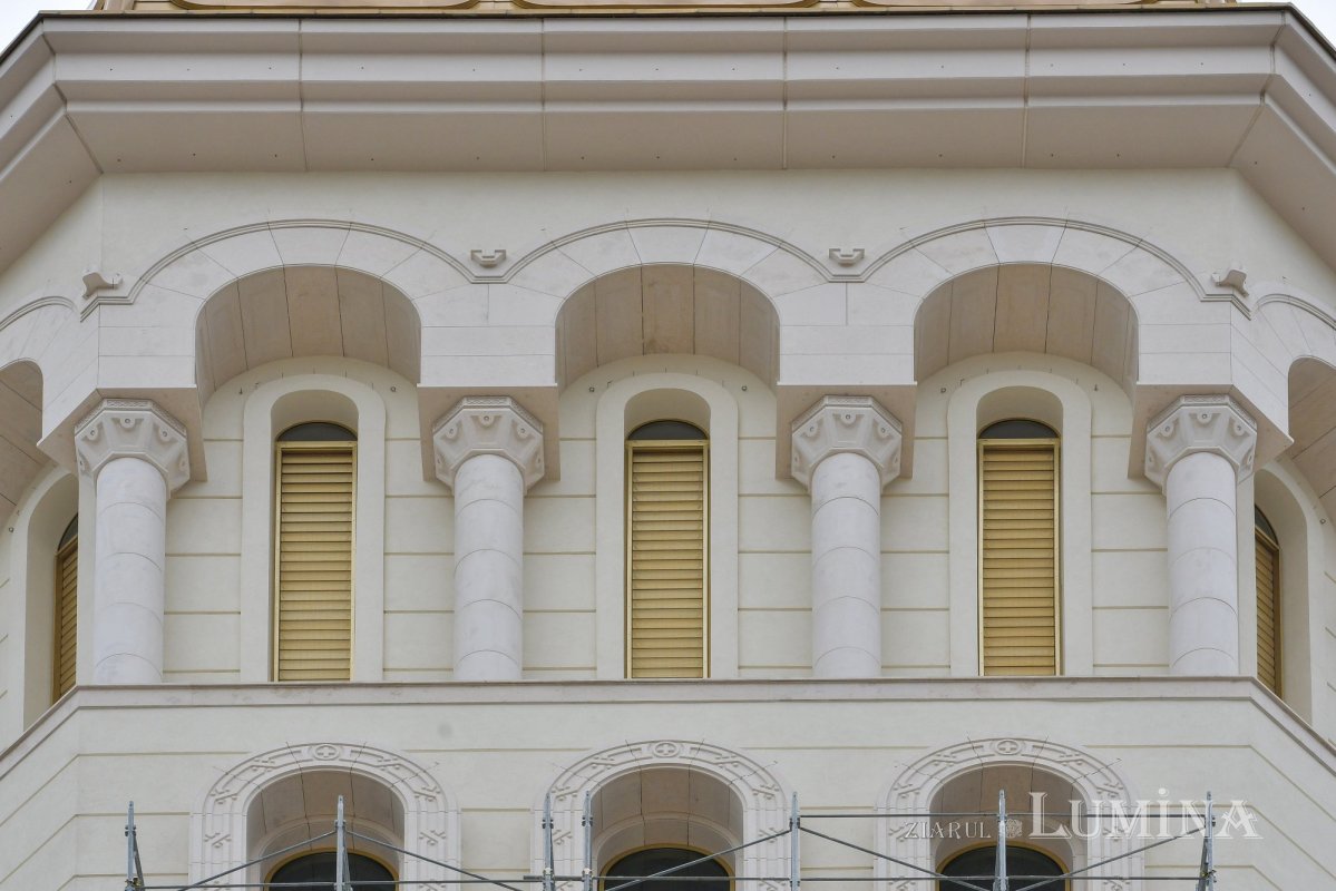 Catedrala Mântuirii Neamului la început de toamnă  227741