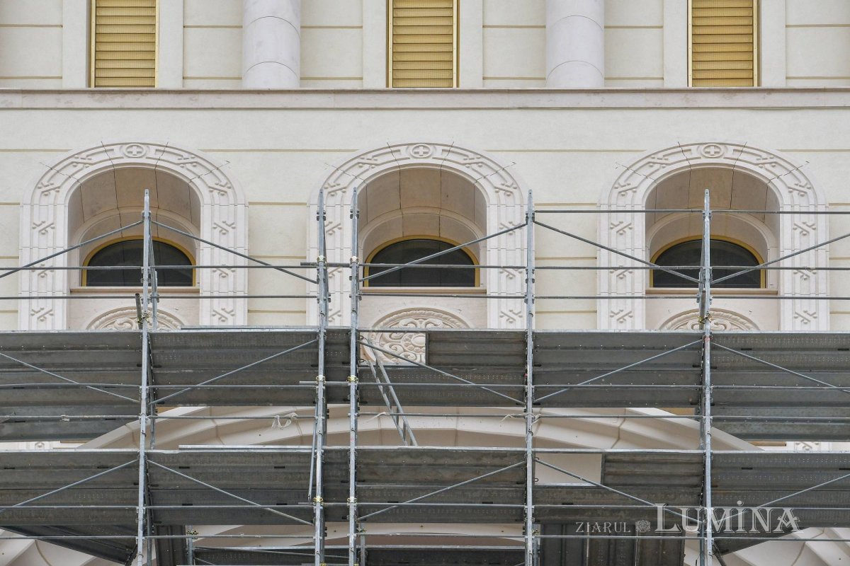 Catedrala Mântuirii Neamului la început de toamnă  227742