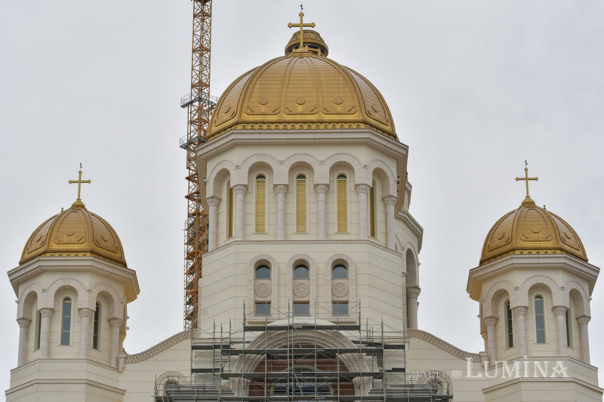 Catedrala Mântuirii Neamului la început de toamnă  227745