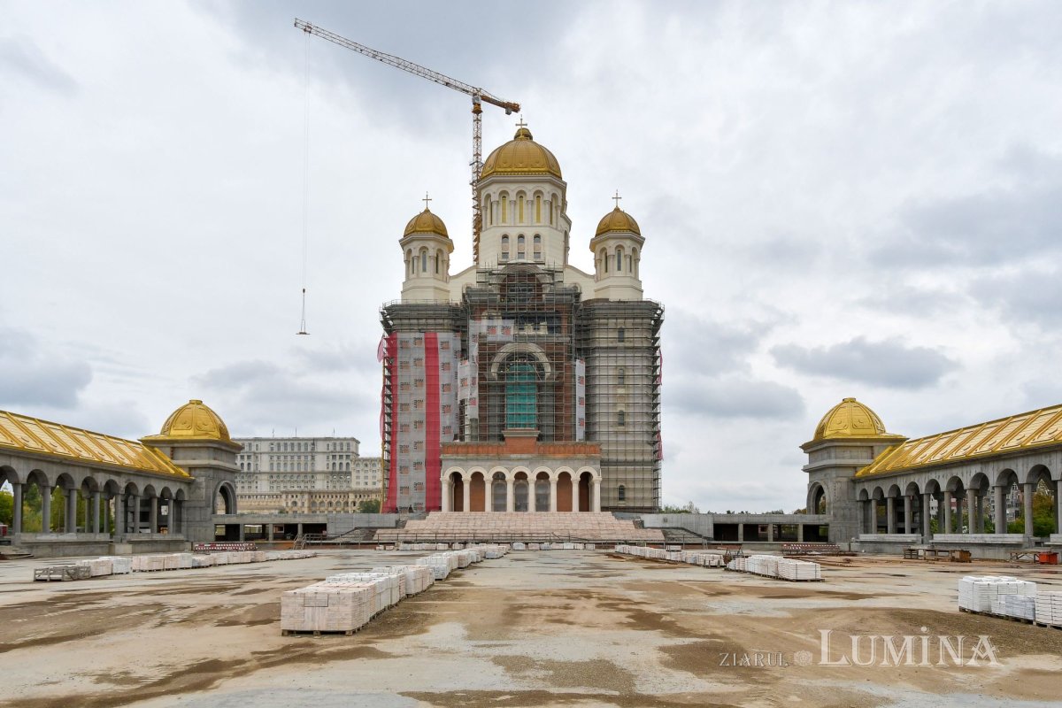 Catedrala Mântuirii Neamului la început de toamnă  227747