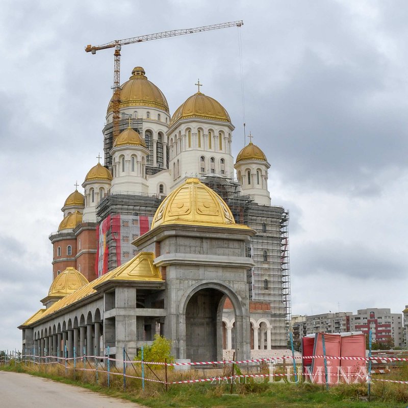 Catedrala Mântuirii Neamului la început de toamnă  227748