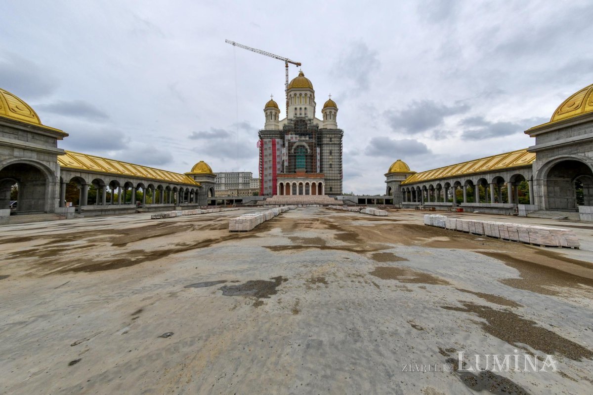 Catedrala Mântuirii Neamului la început de toamnă  227752