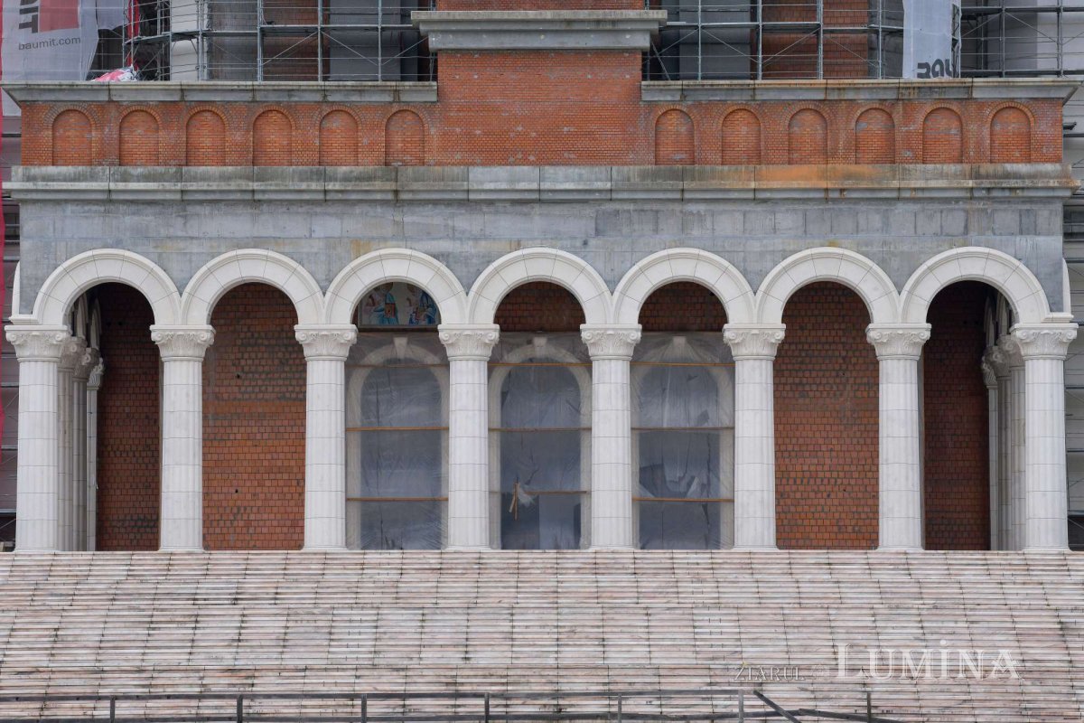 Catedrala Mântuirii Neamului la început de toamnă  227754