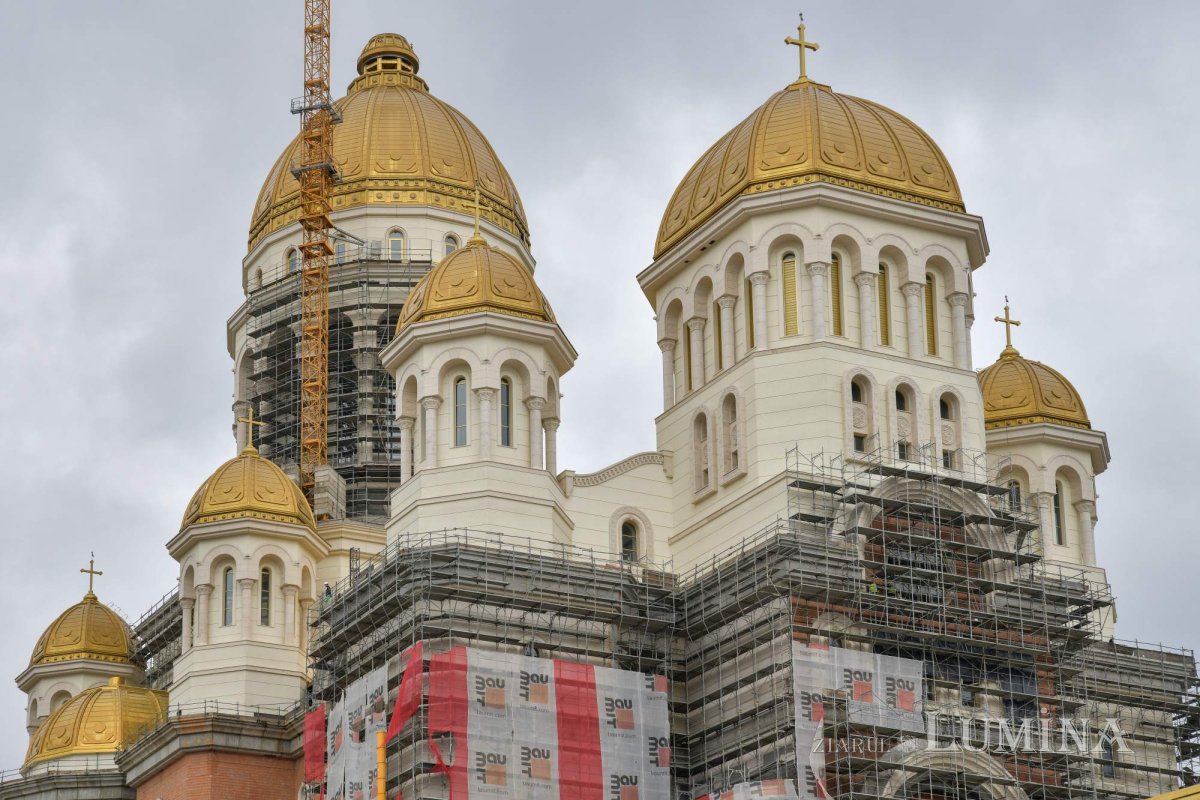 Catedrala Mântuirii Neamului la început de toamnă  227757