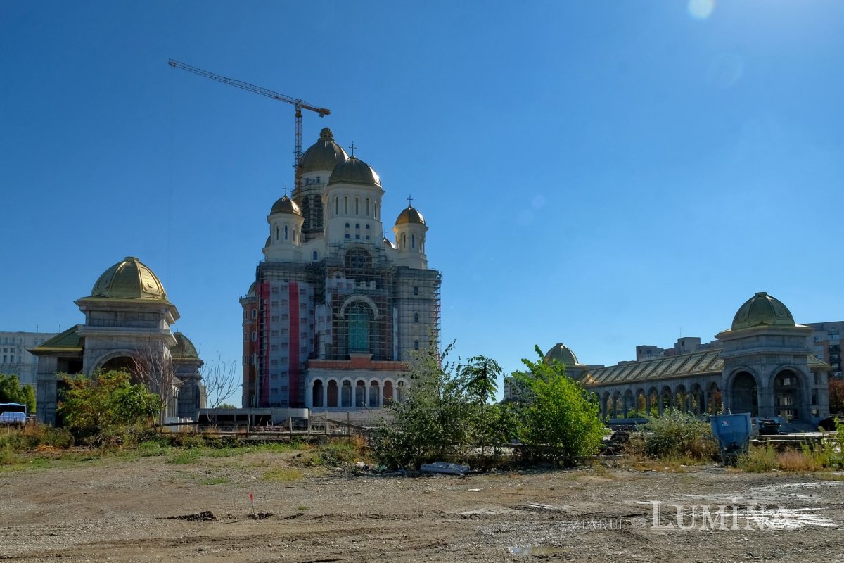 Catedrala Mântuirii Neamului la început de toamnă  227760